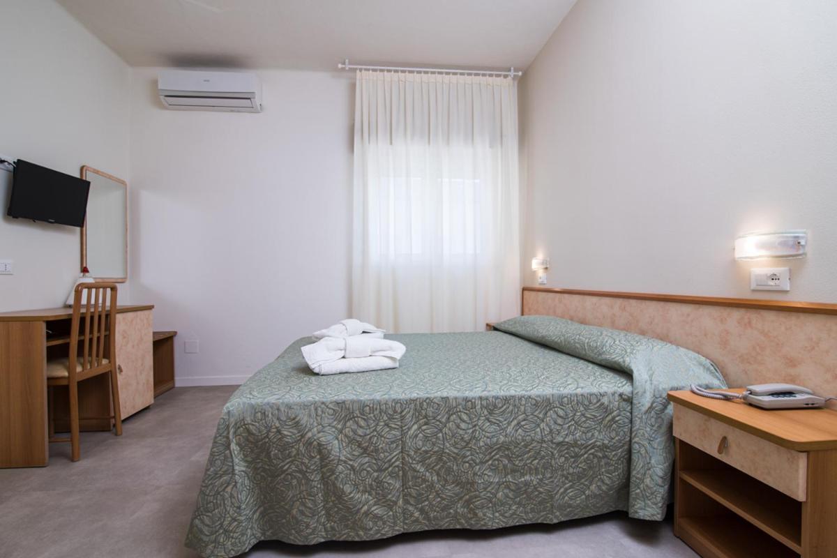 Hotel Ondina E Milazzo แชร์เวีย ภายนอก รูปภาพ