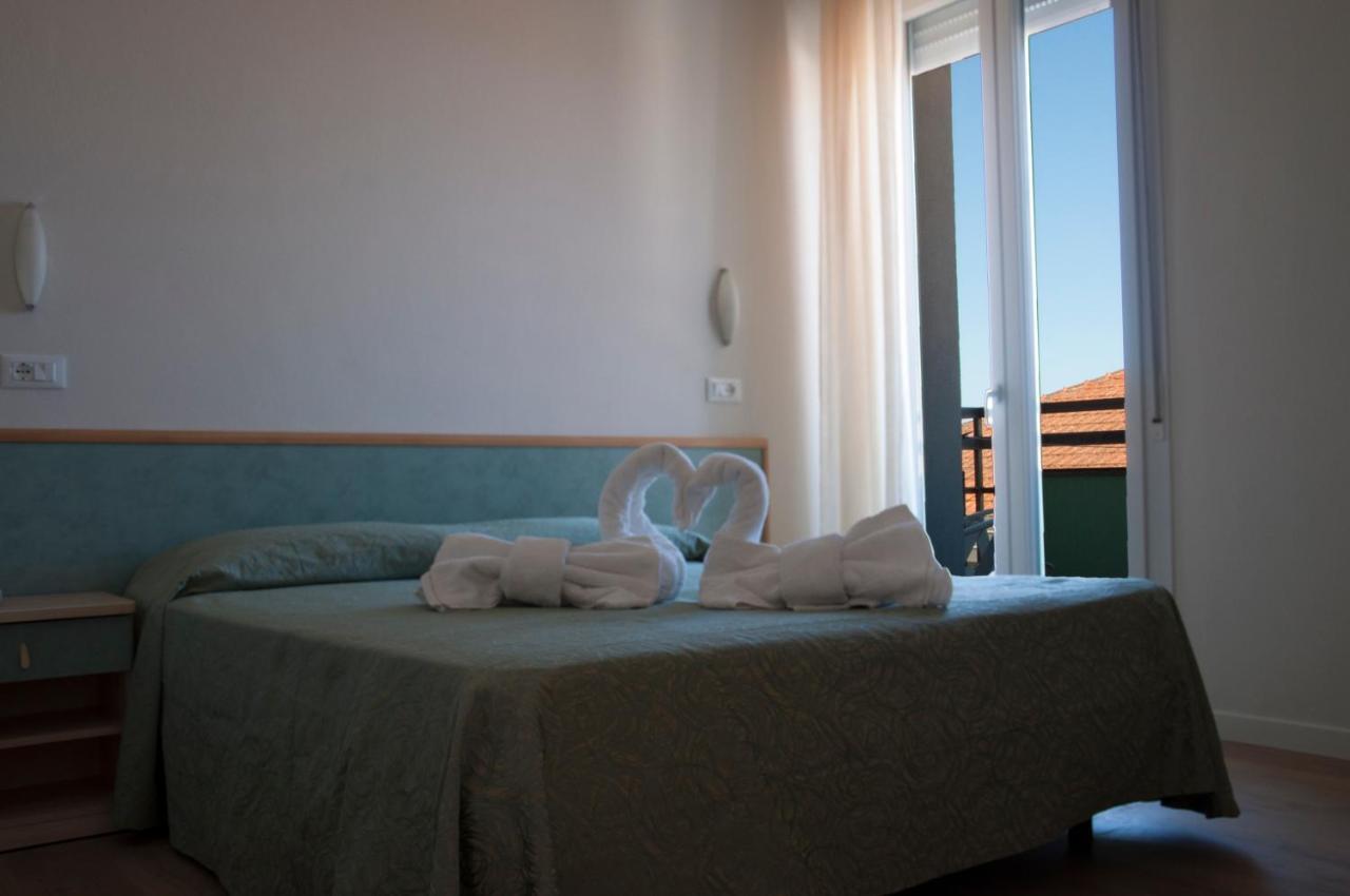 Hotel Ondina E Milazzo แชร์เวีย ภายนอก รูปภาพ