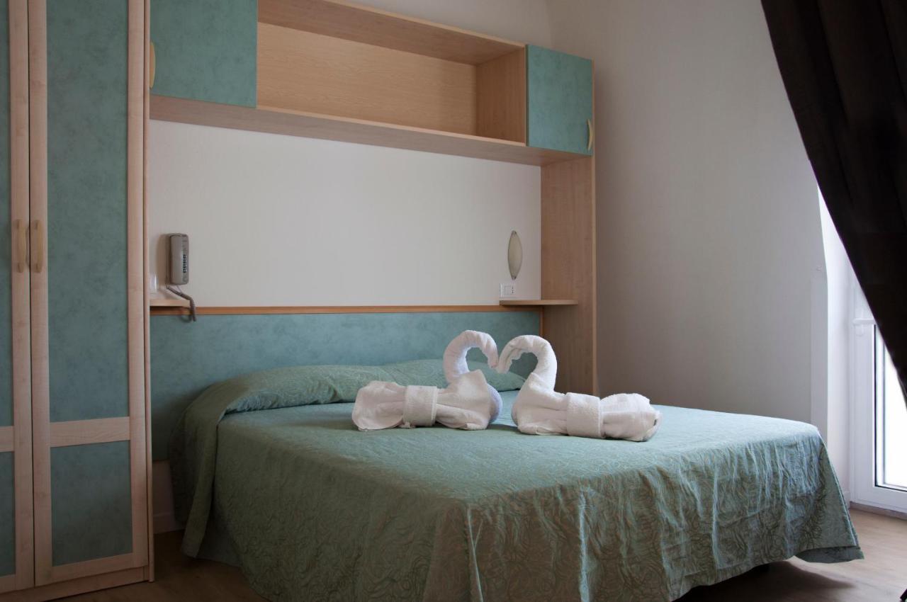 Hotel Ondina E Milazzo แชร์เวีย ภายนอก รูปภาพ