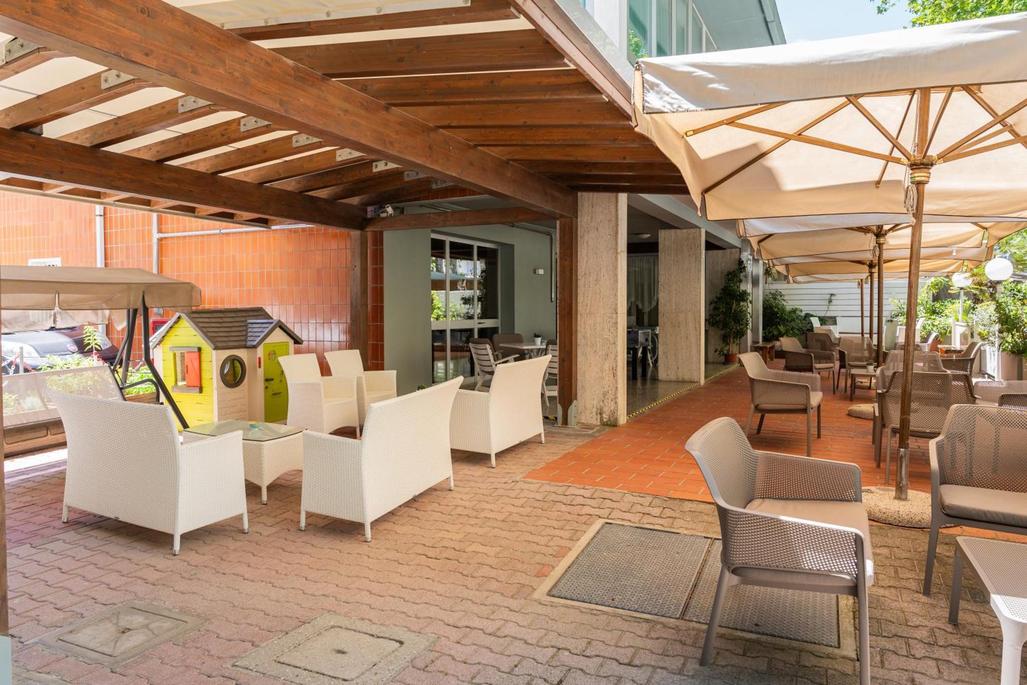 Hotel Ondina E Milazzo แชร์เวีย ภายนอก รูปภาพ