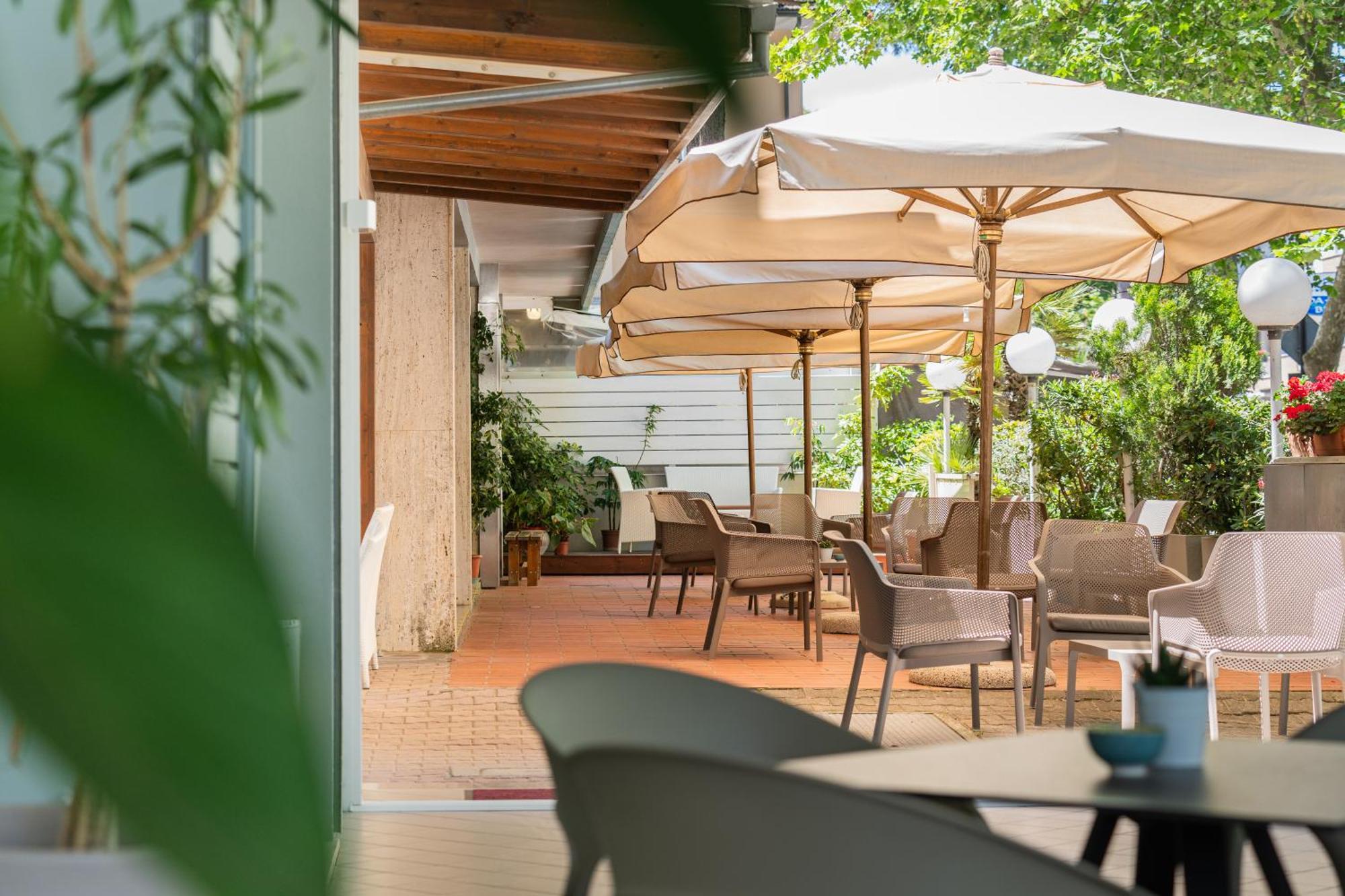 Hotel Ondina E Milazzo แชร์เวีย ภายนอก รูปภาพ