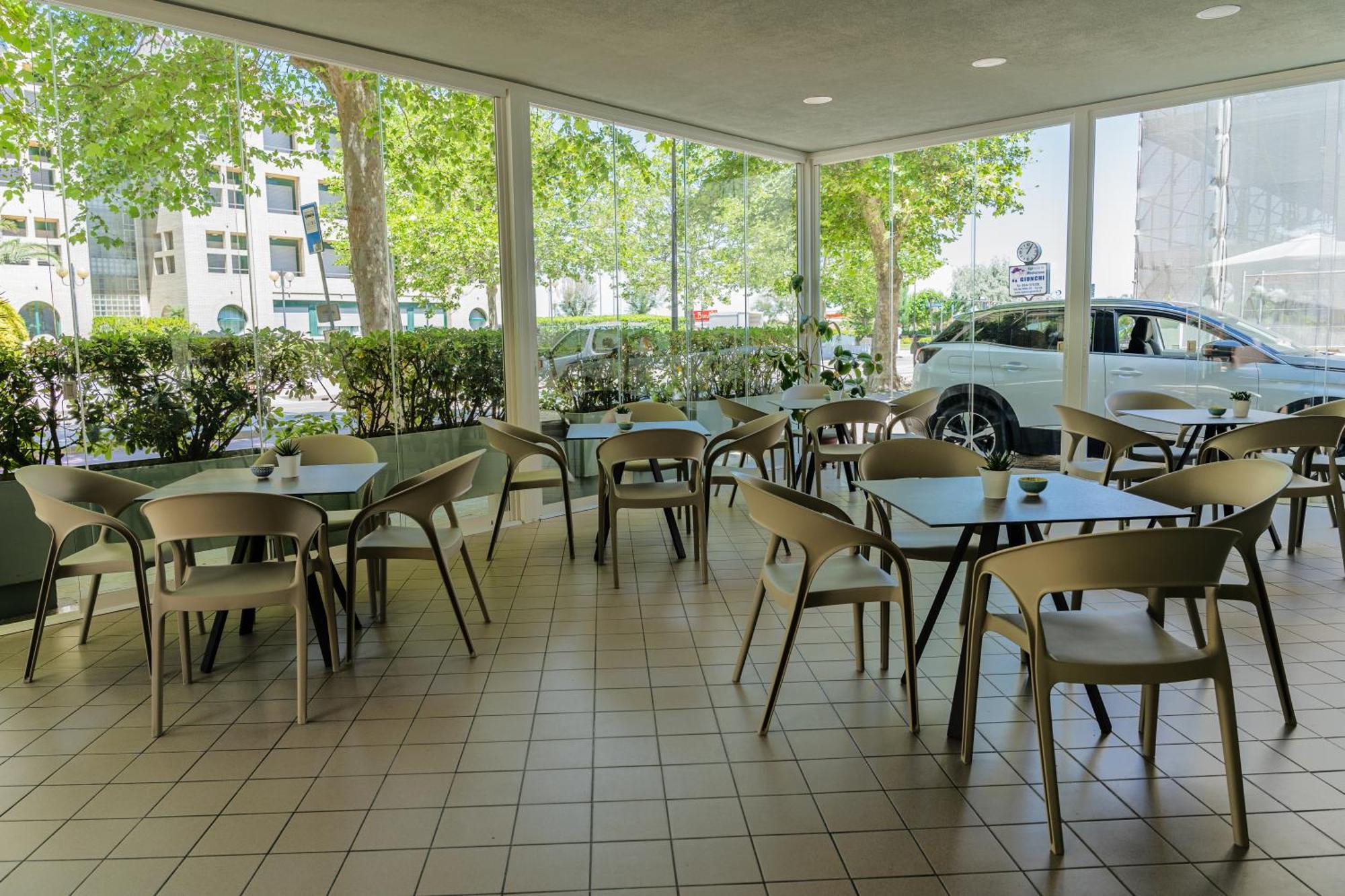 Hotel Ondina E Milazzo แชร์เวีย ภายนอก รูปภาพ