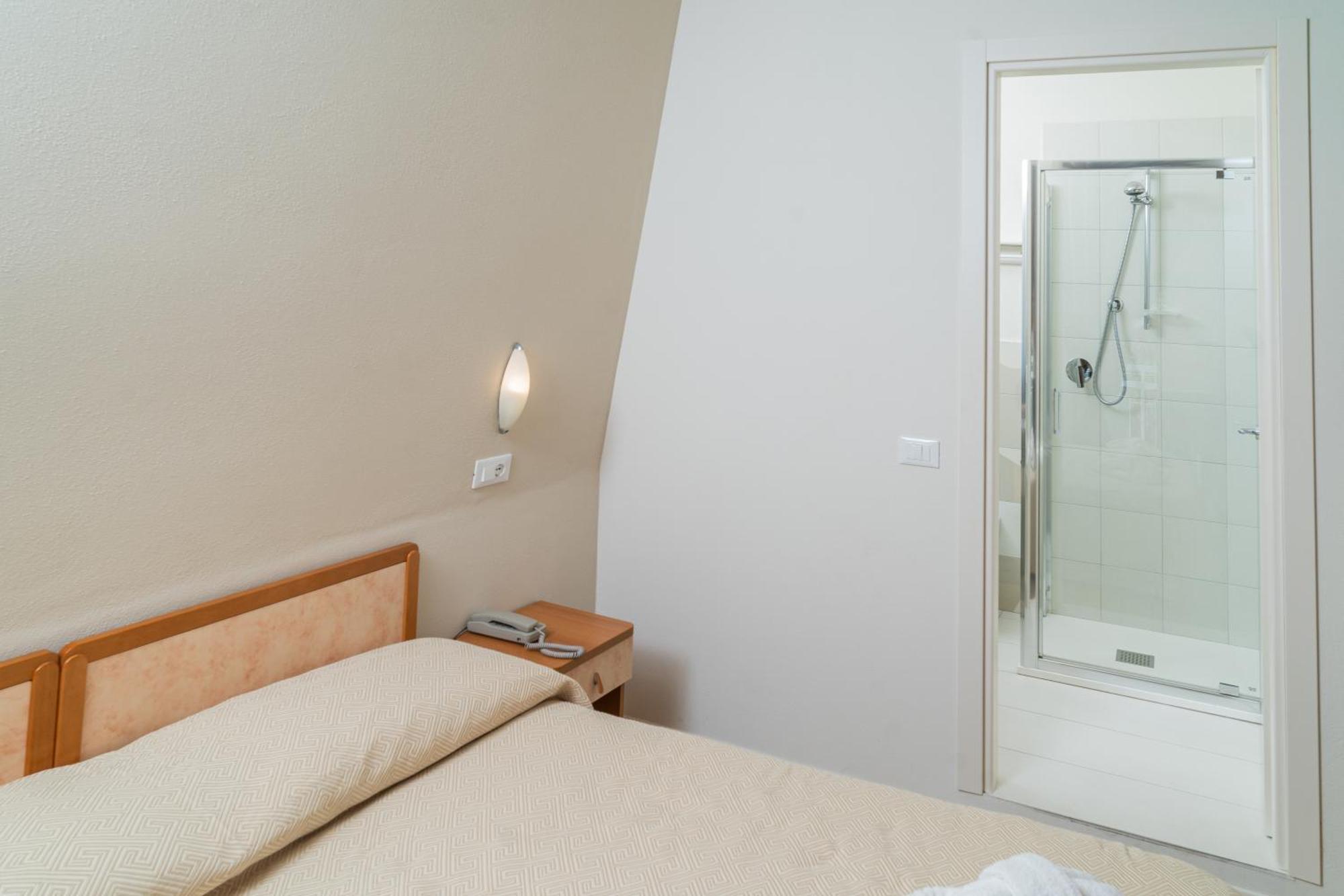 Hotel Ondina E Milazzo แชร์เวีย ภายนอก รูปภาพ