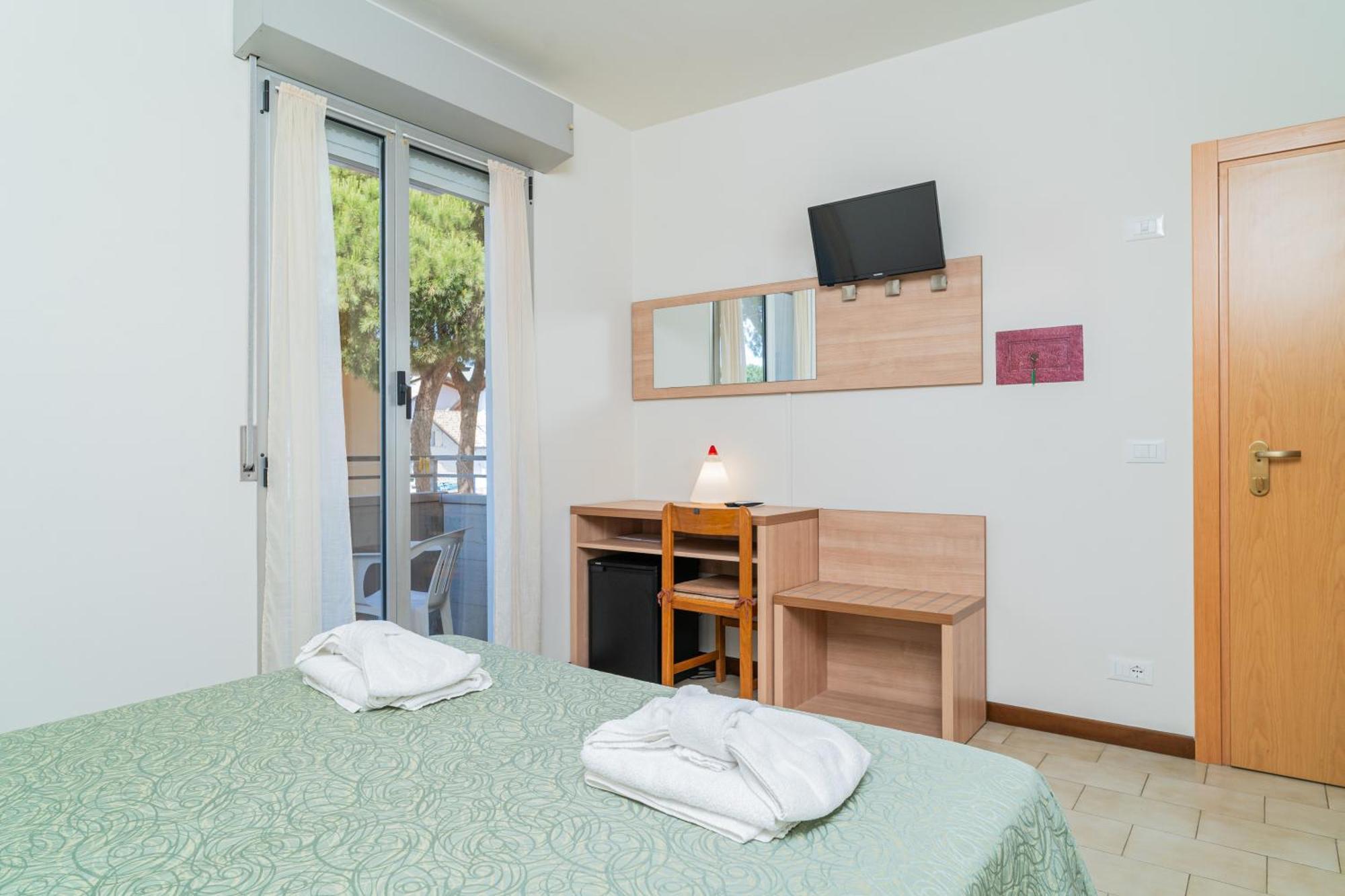 Hotel Ondina E Milazzo แชร์เวีย ภายนอก รูปภาพ