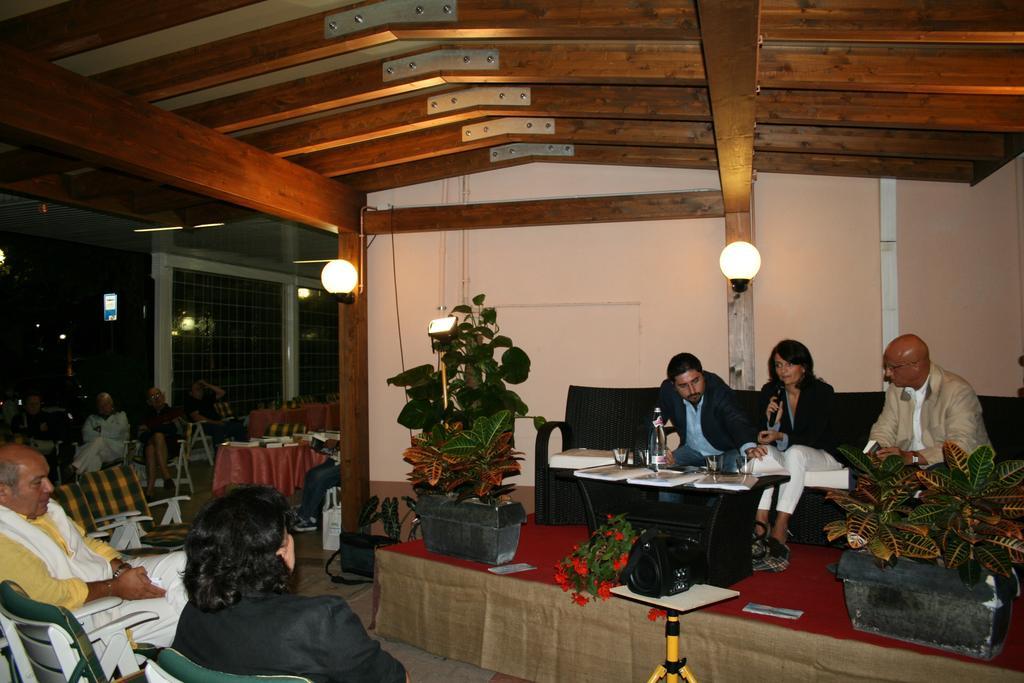 Hotel Ondina E Milazzo แชร์เวีย ภายนอก รูปภาพ