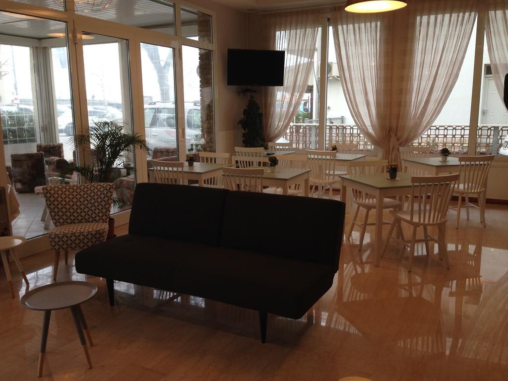 Hotel Ondina E Milazzo แชร์เวีย ภายนอก รูปภาพ