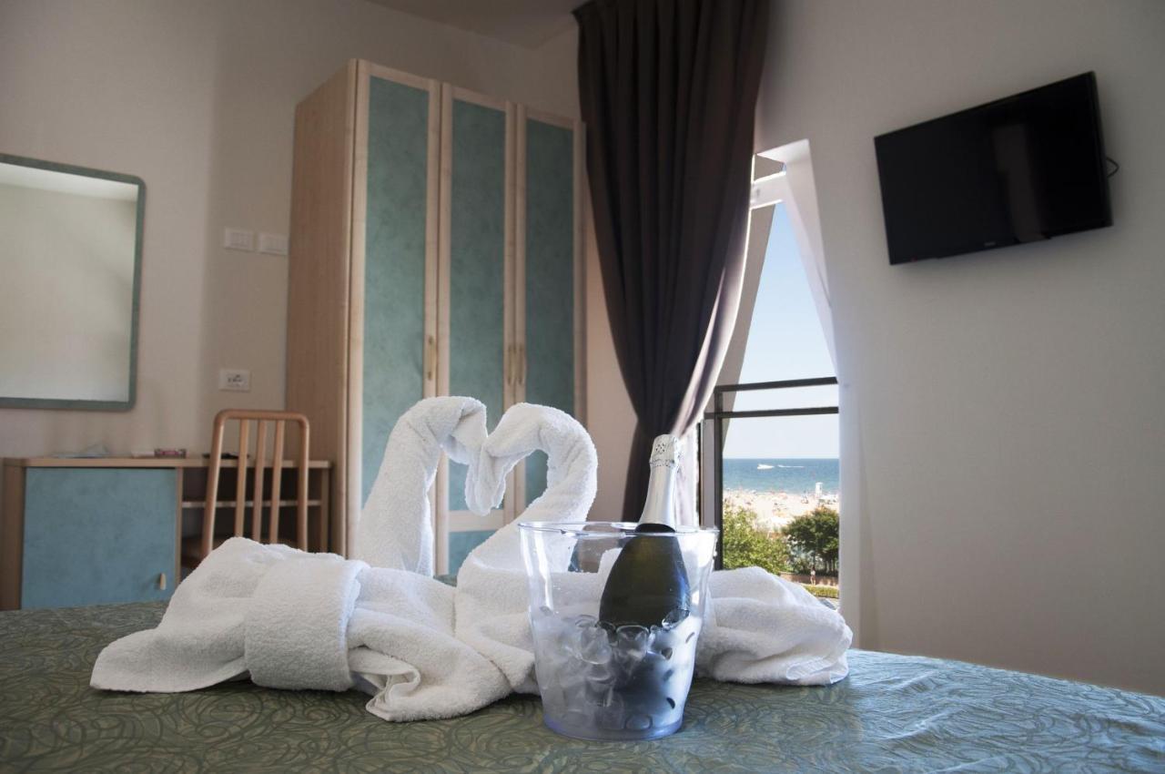 Hotel Ondina E Milazzo แชร์เวีย ภายนอก รูปภาพ